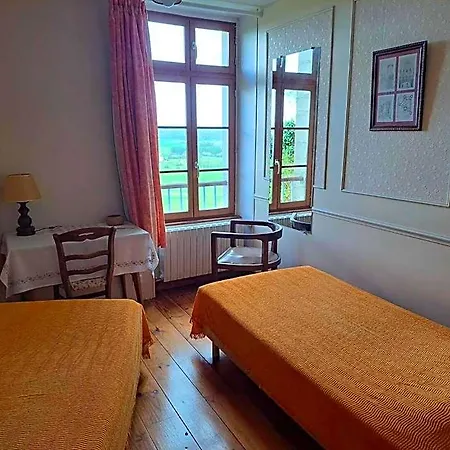 Location A Le Chateau 호텔 Coucy