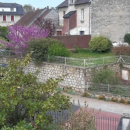 Location A Le Chateau 3* Coucy